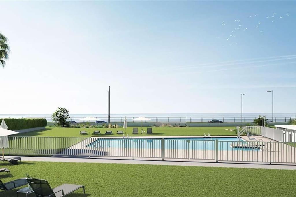 Apartment Bajo Con Jardin En Primera Linea De Playa