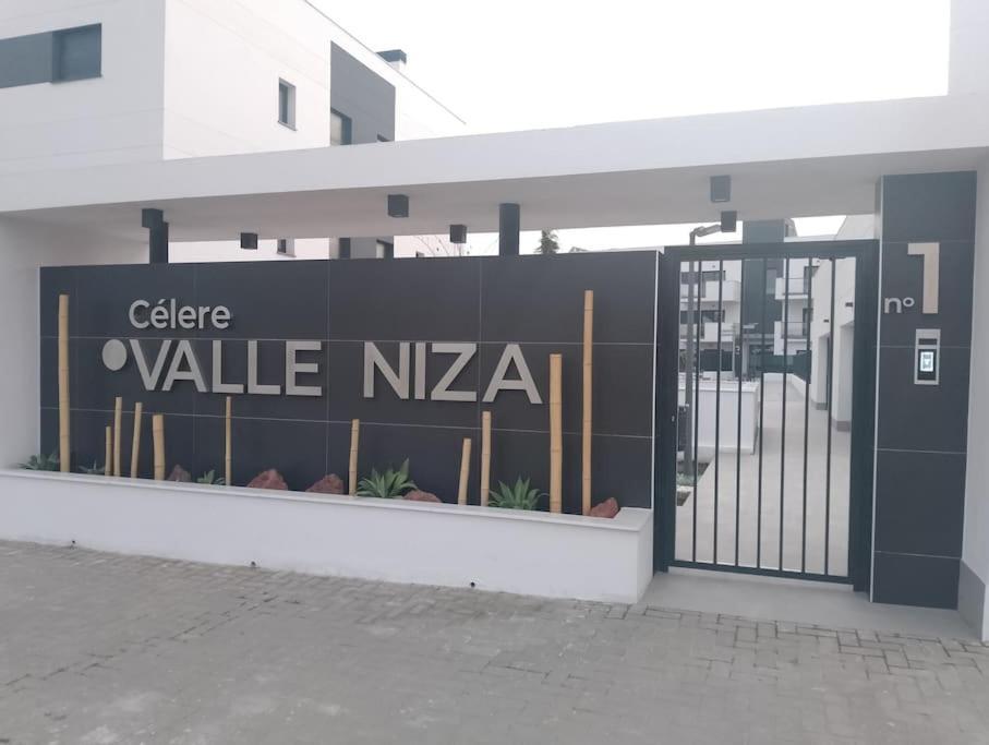 Bajo Con Jardin En Primera Linea De Playa Appartement